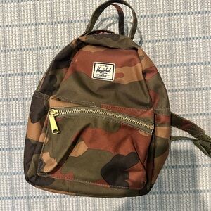 Mini 9L Herschel camouflage nova backpack